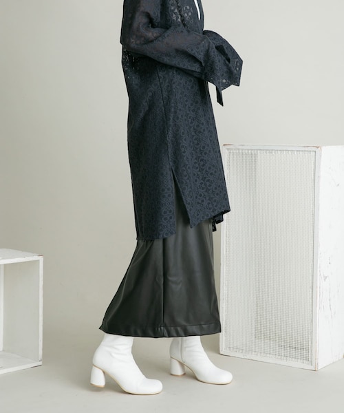 KBF(ケイビーエフ)の「フェイクレザーハイウエストタイトスカート(スカート・レディース・BLACK/BROWN・36/38)」の5枚目の写真