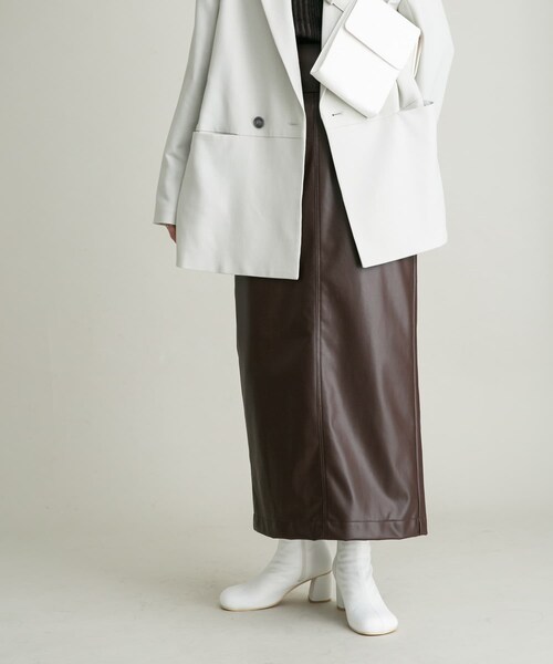 KBF(ケイビーエフ)の「フェイクレザーハイウエストタイトスカート(スカート・レディース・BLACK/BROWN・36/38)」の19枚目の写真