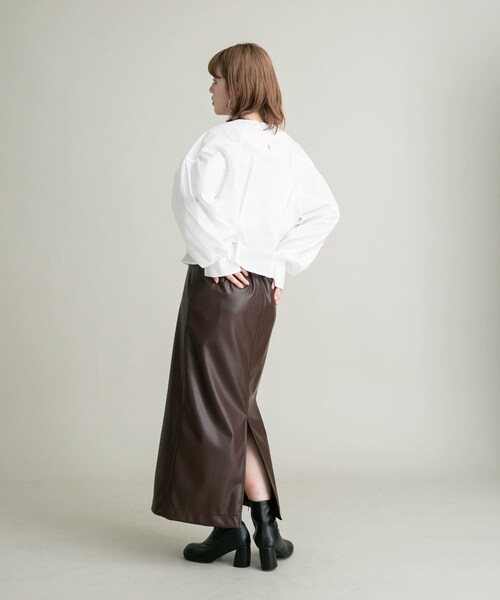 KBF(ケイビーエフ)の「フェイクレザーハイウエストタイトスカート(スカート・レディース・BLACK/BROWN・36/38)」の17枚目の写真