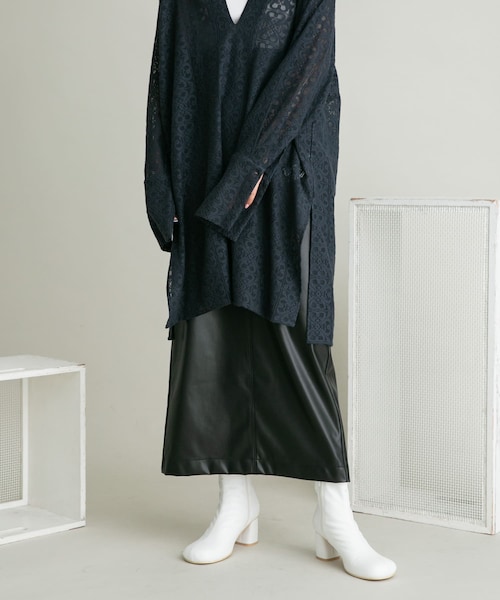 KBF(ケイビーエフ)の「フェイクレザーハイウエストタイトスカート(スカート・レディース・BLACK/BROWN・36/38)」の2枚目の写真