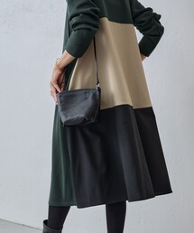 BEARDSLEY（ビアズリー）の「《WEB限定》後ろフレアバイカラー