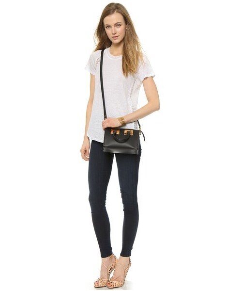 Sophie Hulme（ソフィーヒュルム）の「Sophie Hulme Cross Body Bowling Bag（ショルダーバッグ・レディース・Black・One Size）」の2枚目の写真