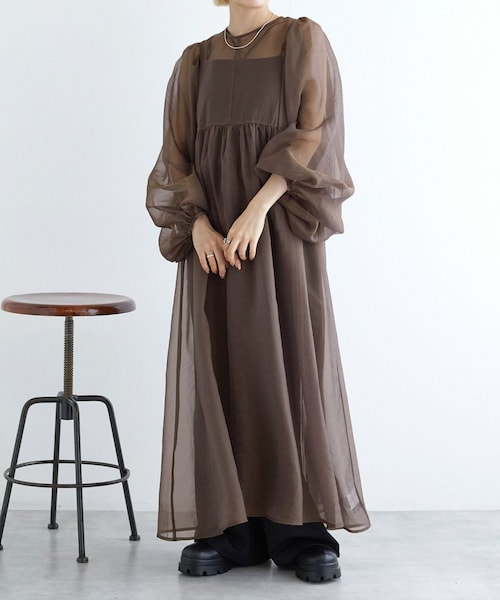 w closet（ダブルクローゼット）の「長袖ボリュームスリーブワンピース（ワンピース/ドレス・レディース・グレージュ/ブラウン・FREE）」の2枚目の写真