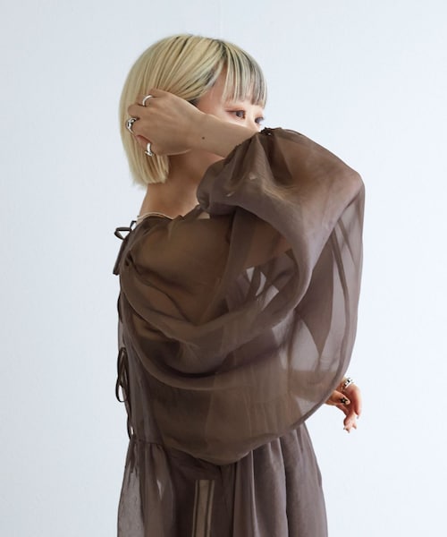 w closet（ダブルクローゼット）の「長袖ボリュームスリーブワンピース（ワンピース/ドレス・レディース・グレージュ/ブラウン・FREE）」の17枚目の写真