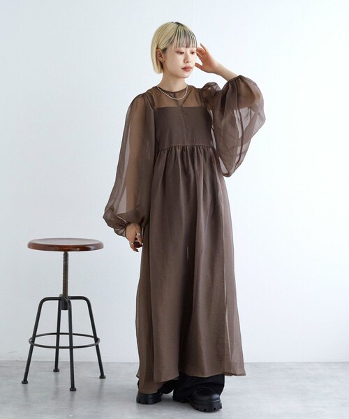 w closet（ダブルクローゼット）の「長袖ボリュームスリーブワンピース（ワンピース/ドレス・レディース・グレージュ/ブラウン・FREE）」の15枚目の写真