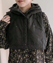 ear PAPILLONNER（イアパピヨネ）の「【BURLAP OUTFITTER】23AWフード付きベスト（ジャケット/アウター）」