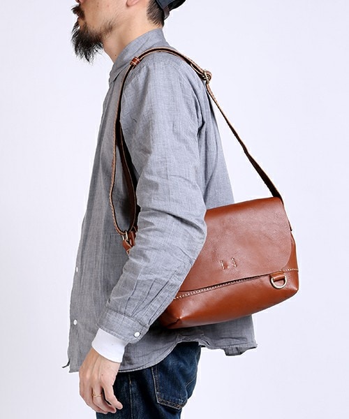 FREAK'S STORE（フリークスストア）の「カラーレザーショルダーバッグ（その他・メンズ・ブラック/キャメル/カーキ/ブラウン・ONE SIZE）」の5枚目の写真