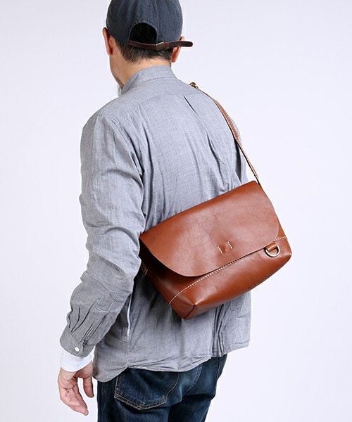 FREAK'S STORE（フリークスストア）の「カラーレザーショルダーバッグ（その他・メンズ・ブラック/キャメル/カーキ/ブラウン・ONE SIZE）」の4枚目の写真