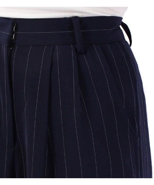 mysty woman(ミスティウーマン)の「タック入り膝下丈ワイドパンツ(その他・レディース・オフホワイト/グレー/ネイビー/ネイビー系・M)」の7枚目の写真