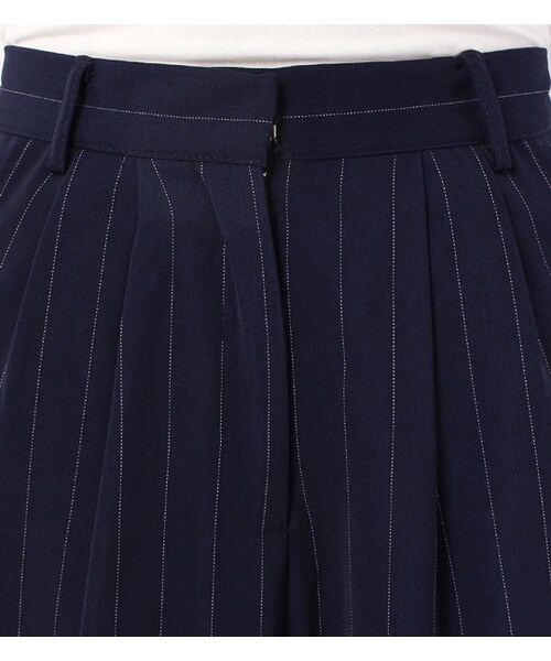 mysty woman(ミスティウーマン)の「タック入り膝下丈ワイドパンツ(その他・レディース・オフホワイト/グレー/ネイビー/ネイビー系・M)」の8枚目の写真