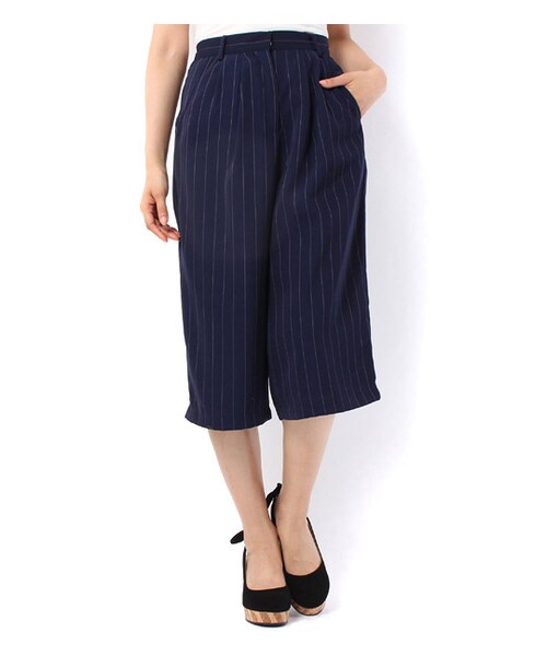 mysty woman(ミスティウーマン)の「タック入り膝下丈ワイドパンツ(その他・レディース・オフホワイト/グレー/ネイビー/ネイビー系・M)」の3枚目の写真