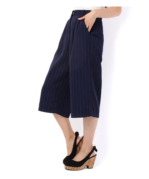 mysty woman(ミスティウーマン)の「タック入り膝下丈ワイドパンツ(その他・レディース・オフホワイト/グレー/ネイビー/ネイビー系・M)」の6枚目の写真