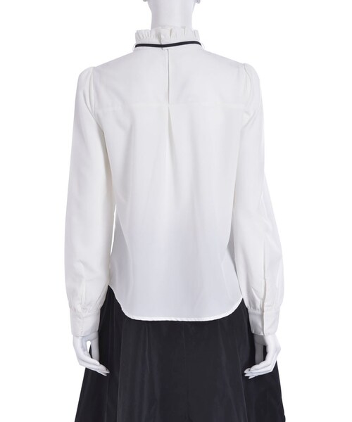 EATME（イートミー）の「グログランリボン付スタンドブラウス（トップス・レディース・アイボリー/ライトグレー/ブラック）」の9枚目の写真