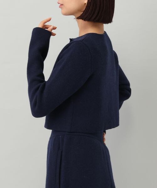 A part by（アパートバイ）の「カシミヤコンパクトニットカーディガン/WEB先行予約（トップス・レディース・チャコールグレー 18/ネイビー 88・F）」の12枚目の写真