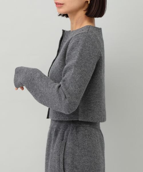 A part by（アパートバイ）の「カシミヤコンパクトニットカーディガン/WEB先行予約（トップス・レディース・チャコールグレー 18/ネイビー 88・F）」の7枚目の写真