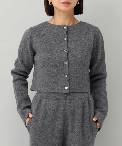 A part by（アパートバイ）の「カシミヤコンパクトニットカーディガン/WEB先行予約（トップス・レディース・チャコールグレー 18/ネイビー 88・F）」の6枚目の写真