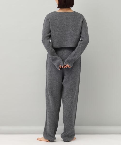 A part by（アパートバイ）の「カシミヤコンパクトニットカーディガン/WEB先行予約（トップス・レディース・チャコールグレー 18/ネイビー 88・F）」の4枚目の写真