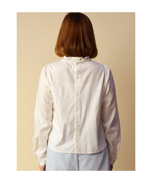 w closet（ダブルクローゼット）の「パール付きピンタックブラウス（トップス・レディース・オフホワイト/ネイビー・FREE）」の5枚目の写真