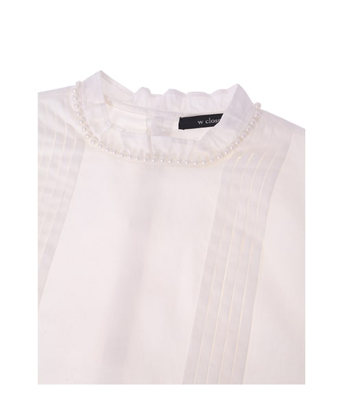 w closet（ダブルクローゼット）の「パール付きピンタックブラウス（トップス・レディース・オフホワイト/ネイビー・FREE）」の6枚目の写真