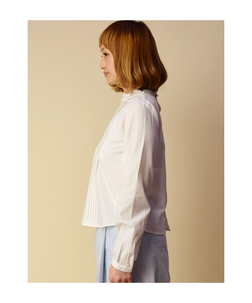 w closet（ダブルクローゼット）の「パール付きピンタックブラウス（トップス・レディース・オフホワイト/ネイビー・FREE）」の4枚目の写真