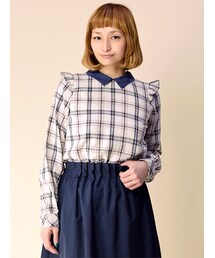 w closet | 衿付きチェック柄肩フリルプルオーバー(トップス)