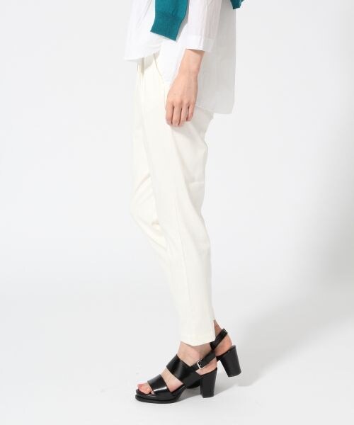 LEPSIM（レプシィム）の「コットン／レーヨン／ＰＵテーパードパンツ（パンツ・レディース・オフ/ベージュ/ライトブルー/ネイビー・Ｍ/Ｌ）」の9枚目の写真