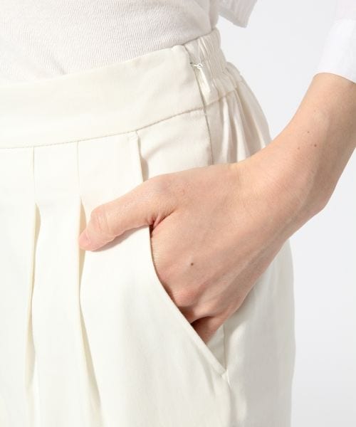 LEPSIM（レプシィム）の「コットン／レーヨン／ＰＵテーパードパンツ（パンツ・レディース・オフ/ベージュ/ライトブルー/ネイビー・Ｍ/Ｌ）」の13枚目の写真