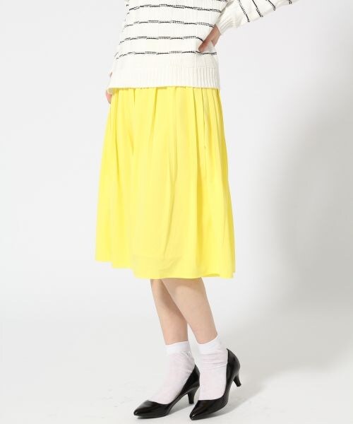 LEPSIM(レプシィム)の「スソケシランダムプリーツスカート(スカート・レディース・オフ/イエロー/サックス/ダークネイビー・M/L)」の4枚目の写真