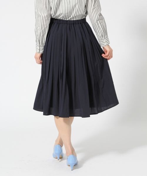 LEPSIM(レプシィム)の「スソケシランダムプリーツスカート(スカート・レディース・オフ/イエロー/サックス/ダークネイビー・M/L)」の10枚目の写真