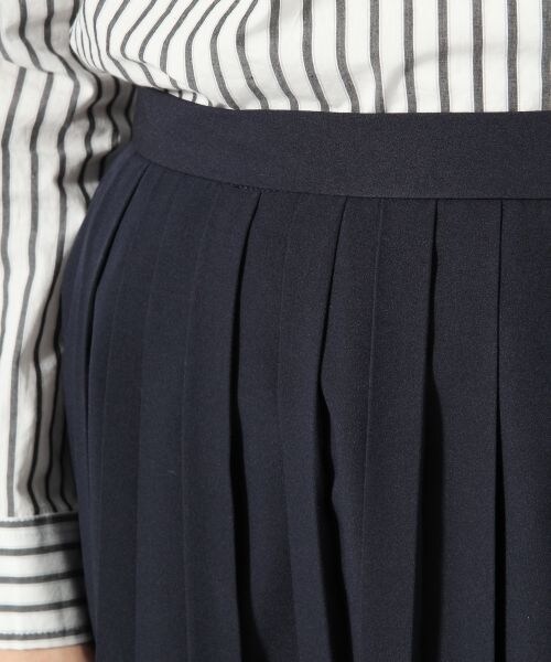 LEPSIM(レプシィム)の「スソケシランダムプリーツスカート(スカート・レディース・オフ/イエロー/サックス/ダークネイビー・M/L)」の11枚目の写真