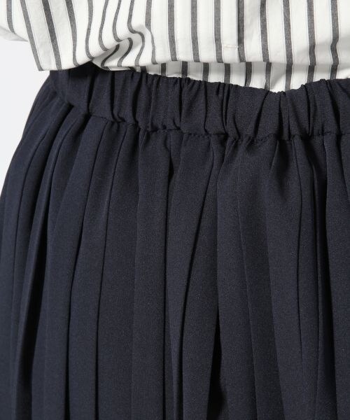 LEPSIM(レプシィム)の「スソケシランダムプリーツスカート(スカート・レディース・オフ/イエロー/サックス/ダークネイビー・M/L)」の14枚目の写真