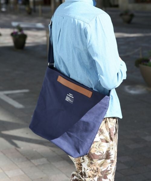 RAGEBLUE（レイジブルー）の「【先行予約】＜3WAY仕様＞キャンバスショルダーバッグ（バッグ・メンズ・ホワイト/ブラック/オリーブ/ネイビー・ONE SIZE）」の4枚目の写真