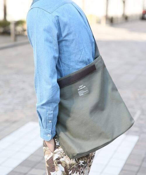 RAGEBLUE（レイジブルー）の「【先行予約】＜3WAY仕様＞キャンバスショルダーバッグ（バッグ・メンズ・ホワイト/ブラック/オリーブ/ネイビー・ONE SIZE）」の3枚目の写真