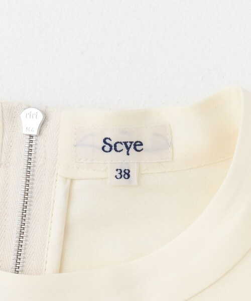 Scye(サイ)の「Scye Wool Tropical Blouse(トップス・レディース・クロ/エクリュ・38)」の9枚目の写真