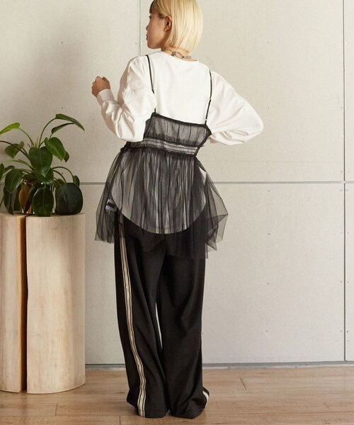 w closet（ダブルクローゼット）の「チュールオーバーキャミソール（トップス・レディース・エクリュ/ブラック/オフホワイト/クロB・FREE）」の19枚目の写真