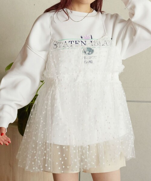 w closet（ダブルクローゼット）の「チュールオーバーキャミソール（トップス・レディース・エクリュ/ブラック/オフホワイト/クロB・FREE）」の3枚目の写真