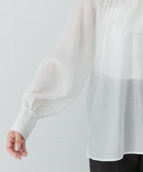 URBAN RESEARCH（アーバンリサーチ）の「ボリュームボウタイブラウス（トップス・レディース・WHITE/NAVY・FREE）」の14枚目の写真