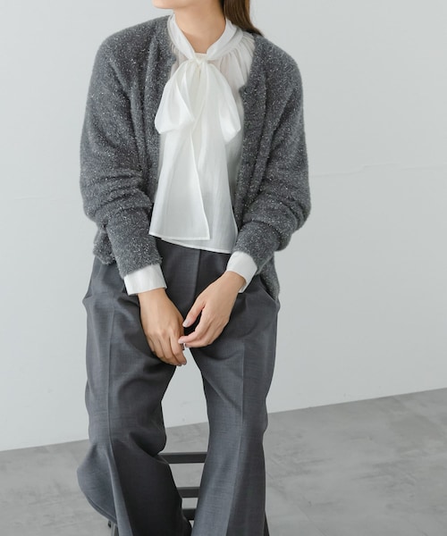 URBAN RESEARCH（アーバンリサーチ）の「ボリュームボウタイブラウス（トップス・レディース・WHITE/NAVY・FREE）」の17枚目の写真