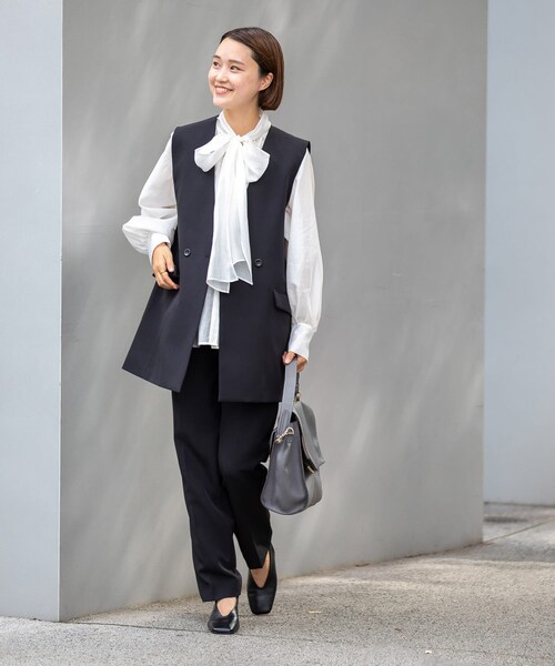 URBAN RESEARCH（アーバンリサーチ）の「ボリュームボウタイブラウス（トップス・レディース・WHITE/NAVY・FREE）」の3枚目の写真