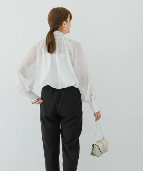 URBAN RESEARCH（アーバンリサーチ）の「ボリュームボウタイブラウス（トップス・レディース・WHITE/NAVY・FREE）」の16枚目の写真
