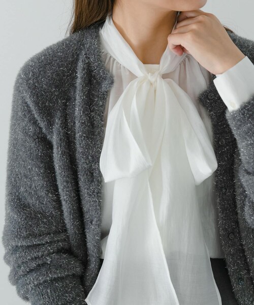URBAN RESEARCH（アーバンリサーチ）の「ボリュームボウタイブラウス（トップス・レディース・WHITE/NAVY・FREE）」の18枚目の写真