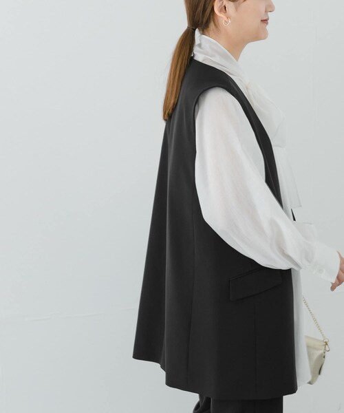 URBAN RESEARCH（アーバンリサーチ）の「ボリュームボウタイブラウス（トップス・レディース・WHITE/NAVY・FREE）」の6枚目の写真