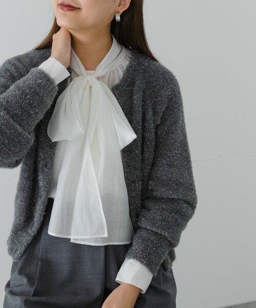 URBAN RESEARCH（アーバンリサーチ）の「ボリュームボウタイブラウス（トップス・レディース・WHITE/NAVY・FREE）」の19枚目の写真
