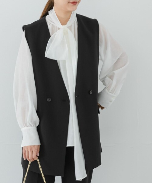 URBAN RESEARCH（アーバンリサーチ）の「ボリュームボウタイブラウス（トップス・レディース・WHITE/NAVY・FREE）」の5枚目の写真