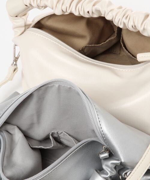 ALAND（エーランド）の「3.3 Field Trip／ギャザー2WAYBAG（バッグ・レディース・OTH(01)/ブラック(19)/アイボリー(52)・ONE SIZE）」の20枚目の写真