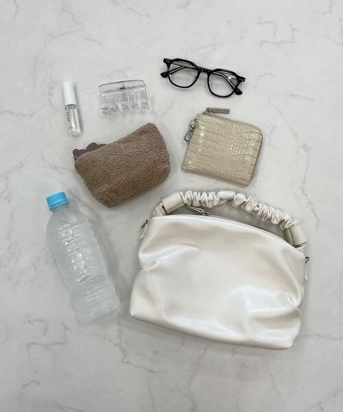 ALAND（エーランド）の「3.3 Field Trip／ギャザー2WAYBAG（バッグ・レディース・OTH(01)/ブラック(19)/アイボリー(52)・ONE SIZE）」の8枚目の写真