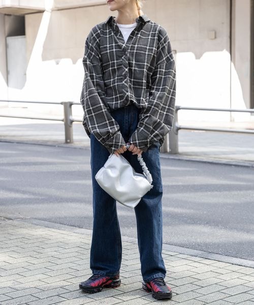 ALAND（エーランド）の「3.3 Field Trip／ギャザー2WAYBAG（バッグ・レディース・OTH(01)/ブラック(19)/アイボリー(52)・ONE SIZE）」の4枚目の写真