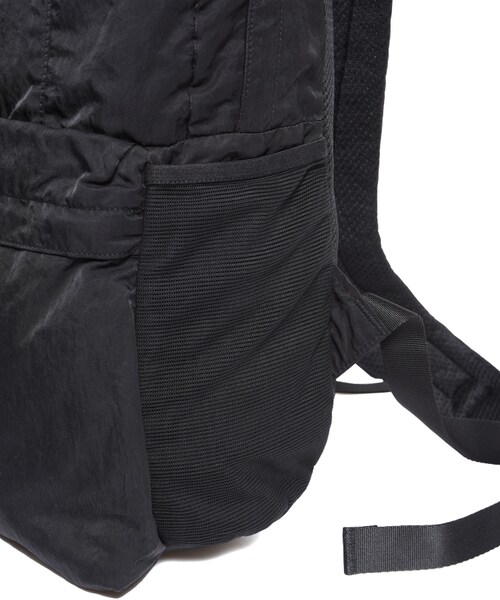 C.P. COMPANY（シーピーカンパニー）の「NYLON B LENS BACKPACK（バッグ・メンズ・BLACK/01・F）」の7枚目の写真