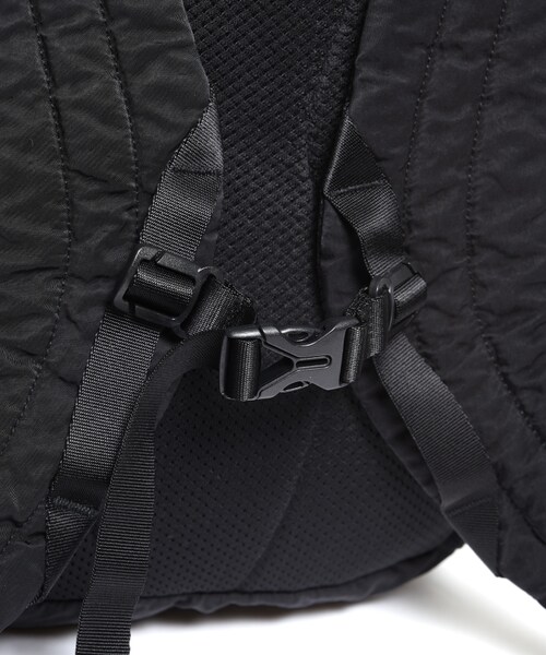 C.P. COMPANY（シーピーカンパニー）の「NYLON B LENS BACKPACK（バッグ・メンズ・BLACK/01・F）」の8枚目の写真