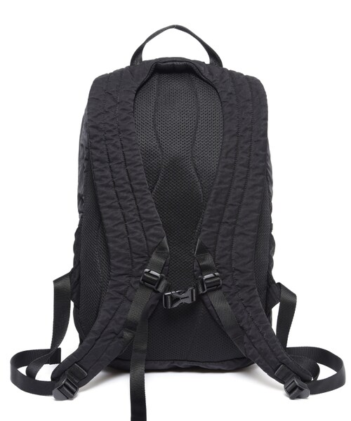 C.P. COMPANY（シーピーカンパニー）の「NYLON B LENS BACKPACK（バッグ・メンズ・BLACK/01・F）」の3枚目の写真